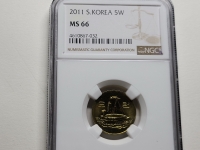한국은행 2011년 5원 NGC MS 66 완전미사용 ( 민트 세트에서만 발행 )